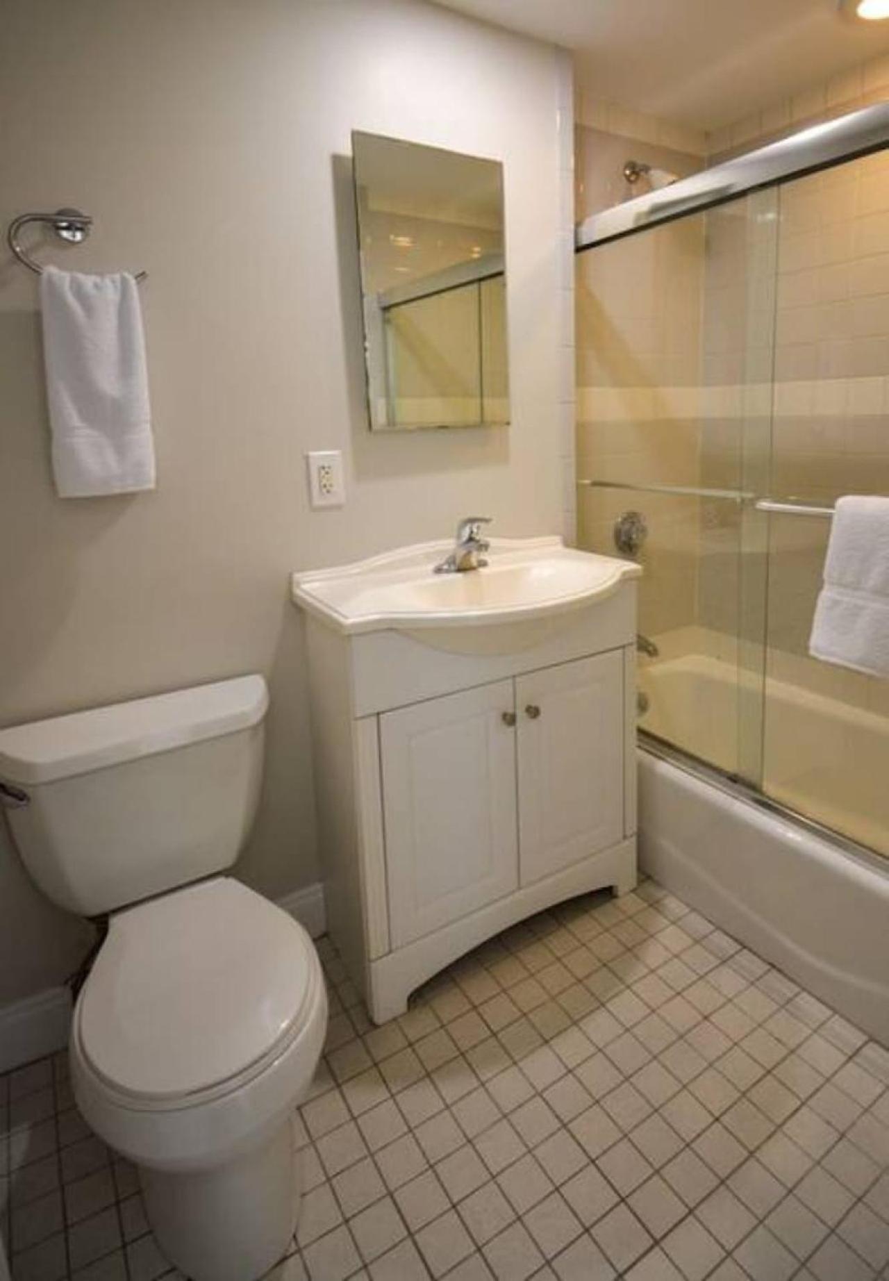 Comfy Back Bay Alcove *