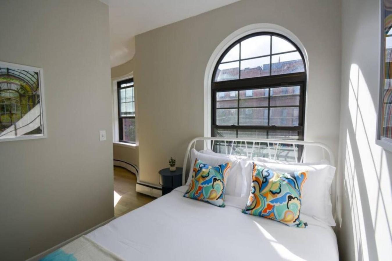 Comfy Back Bay Alcove Apartment